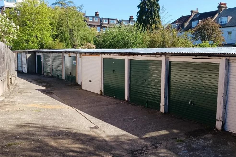 FREEHOLD SITE WITH 13 GARAGES IN A PARADE OF 16 GARAGES