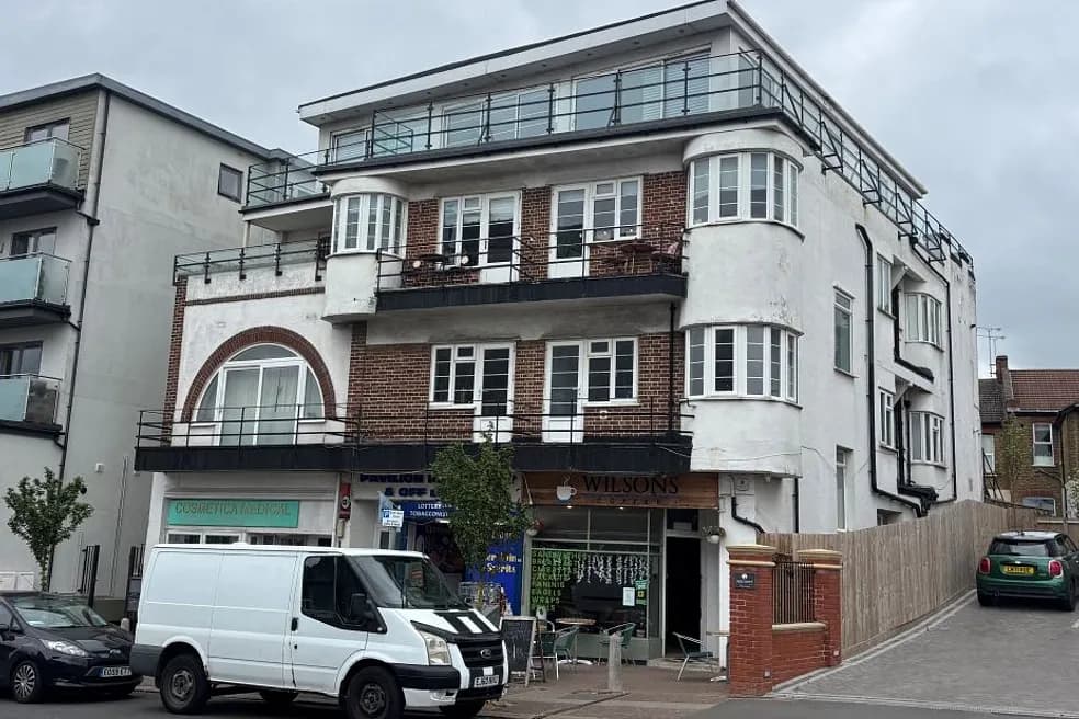 LONG LEASEHOLD VACANT FIRST FLOOR TWO BEDROOM FLAT WITH SEA VIEWS