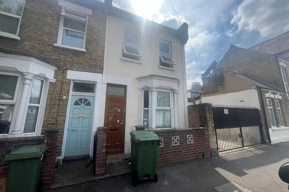 FREEHOLD VACANT TWO BEDROOM END OF TERRACE HOUSE