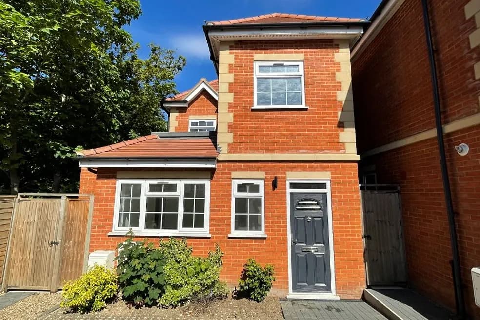 FREEHOLD VACANT 3 BEDROOM NEW BUILD DETACHED HOUSE