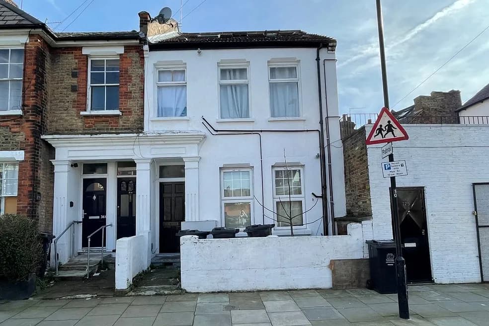 Long Leasehold Vacant One Bedroom Flat