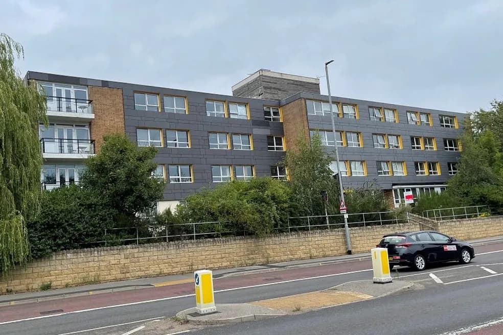 One Bedroom Leasehold Apartment