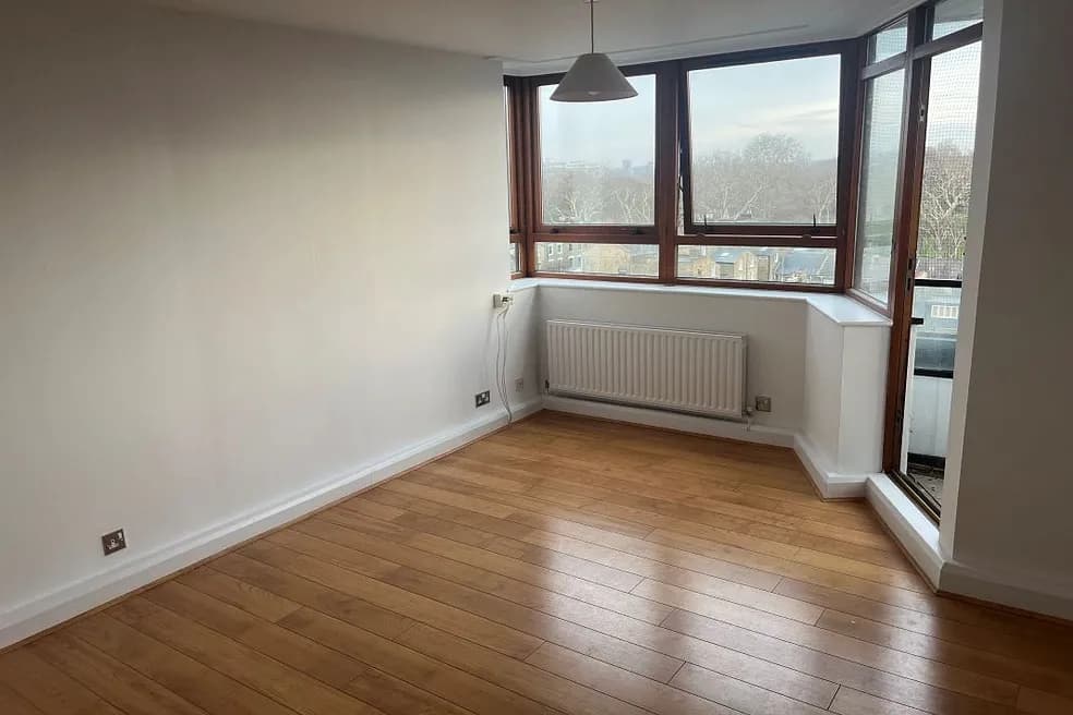 LONG LEASEHOLD VACANT ONE BEDROOM FLAT