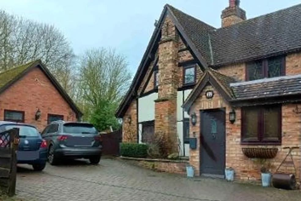 FREEHOLD 5 BEDROOM DETACHED HOUSE WITH ANNEXE