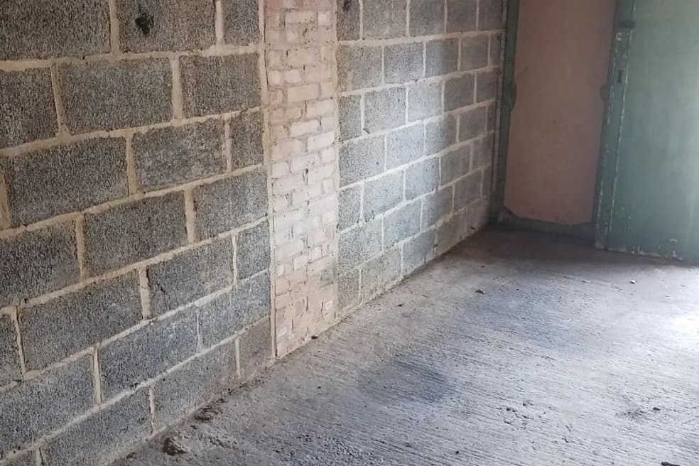 A FREEHOLD VACANT GARAGE