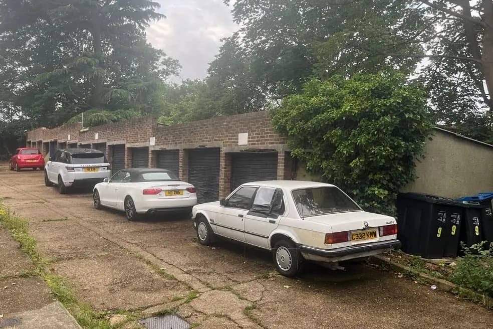 Lot 36 - TEN FREEHOLD GARAGES (PART VACANT)