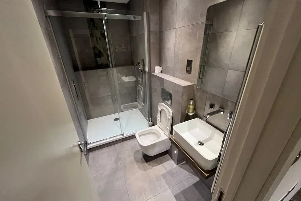 Long Leasehold Office Unit Offered With Vacant Possession