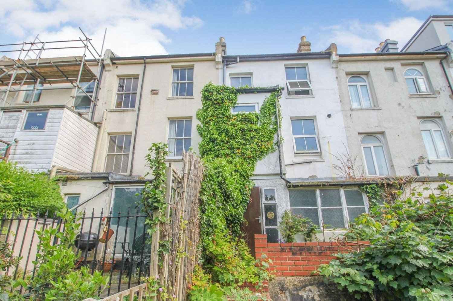 One Bedroom Lower Ground Floor Flat