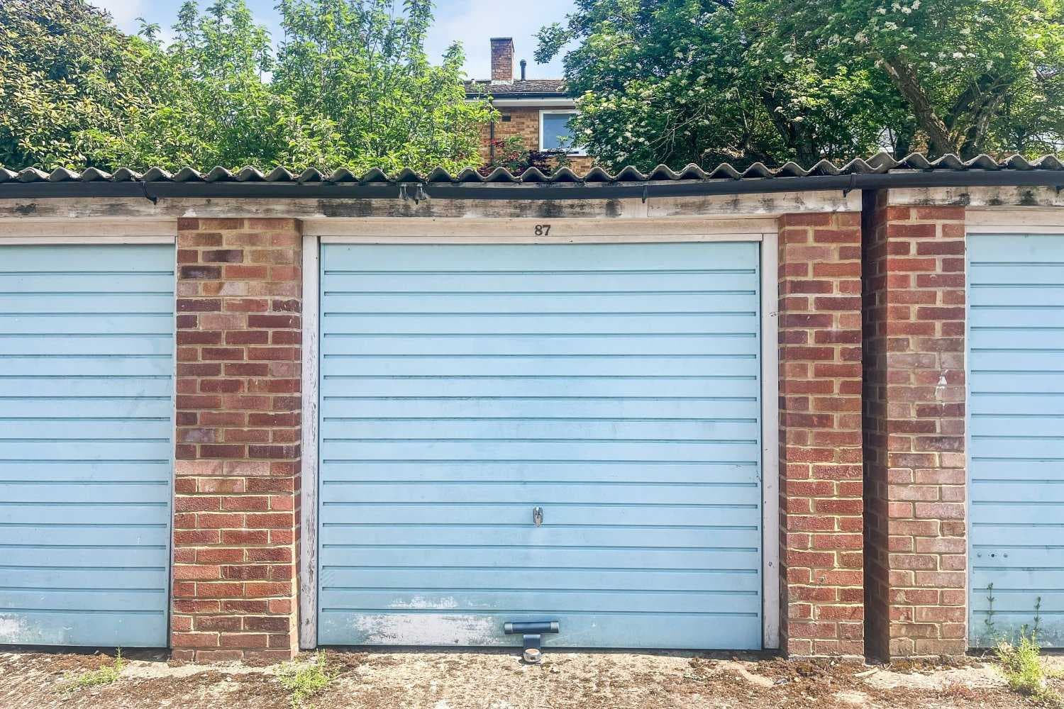 Garage 87 Mariner Gardens