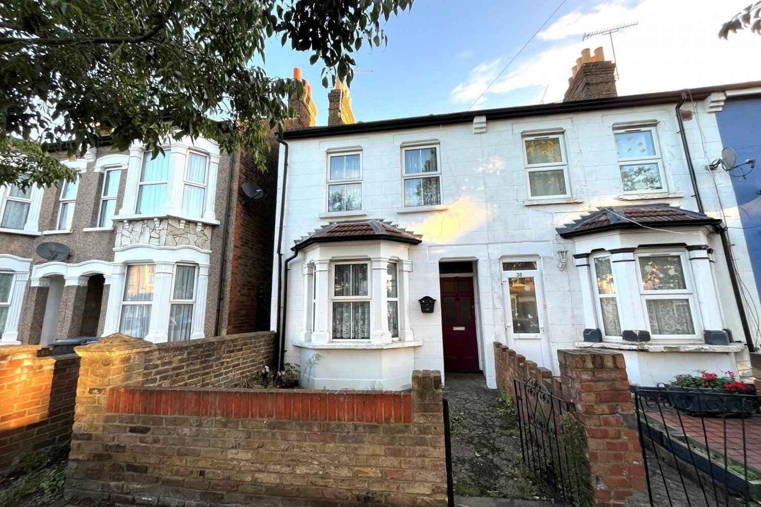 32 Dudley Road - Three Bedroom End of Terrace House