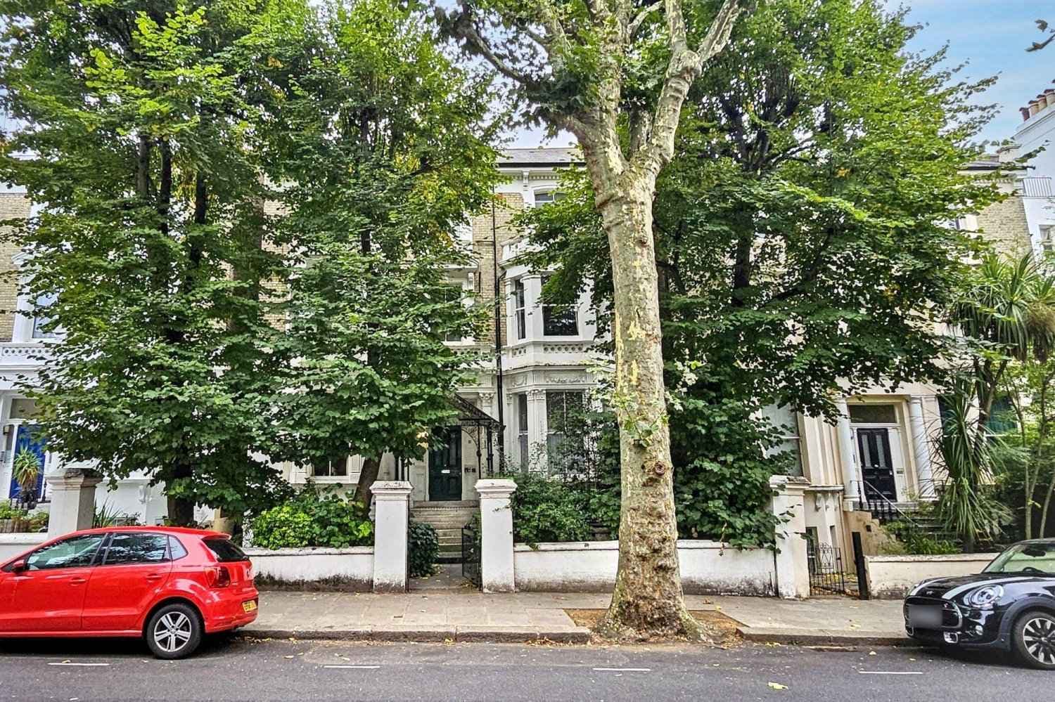 39G Bassett Road - Studio Flat in Need of Modernisation