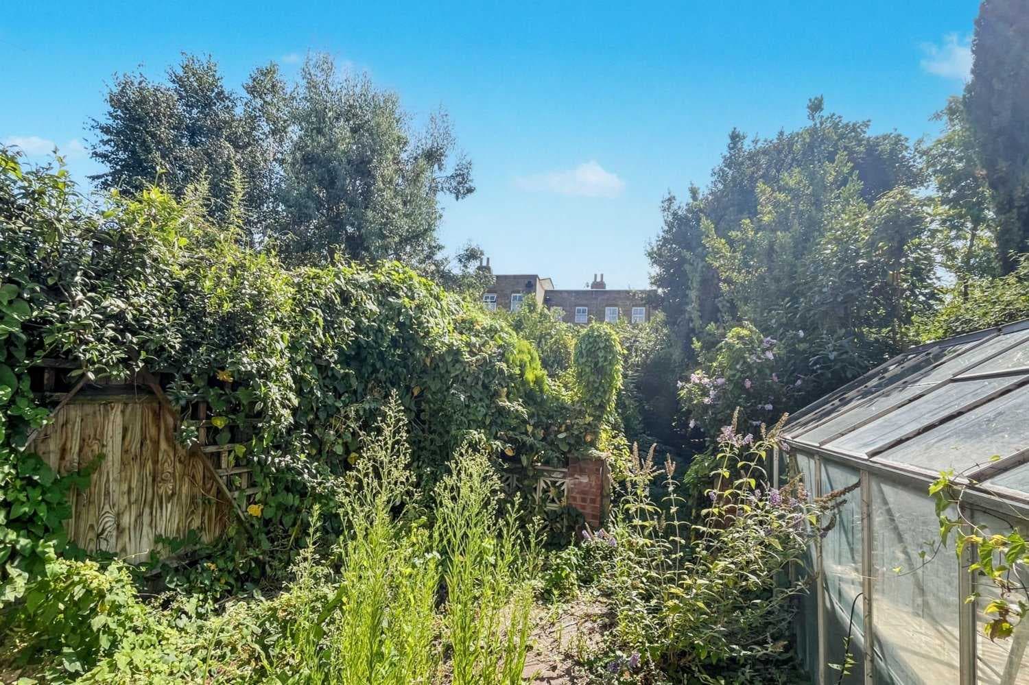 Six Bedroom Mid Terrace House