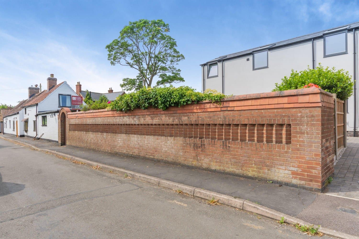 Detached Country Cottage