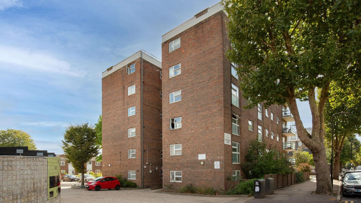 One Bedroom First Floor Flat in Need of Modernisation