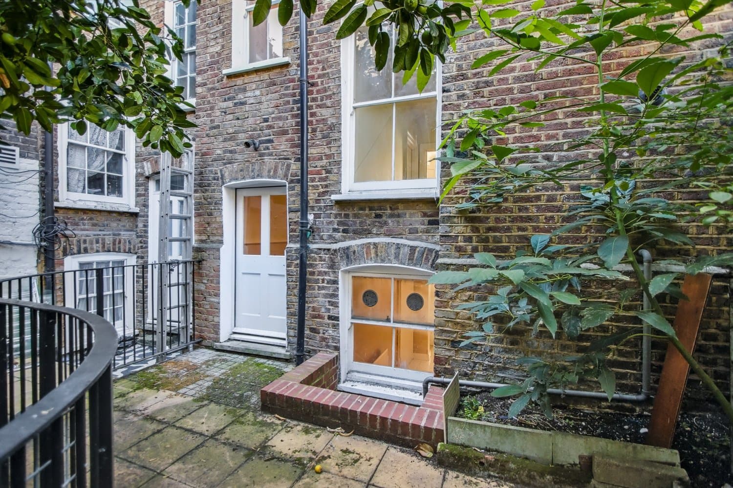 9 Goodge Place