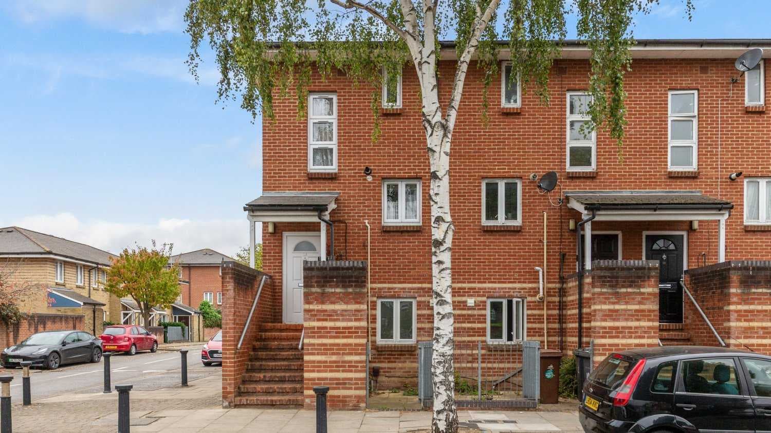 One Bedroom Maisonette with Private Garden