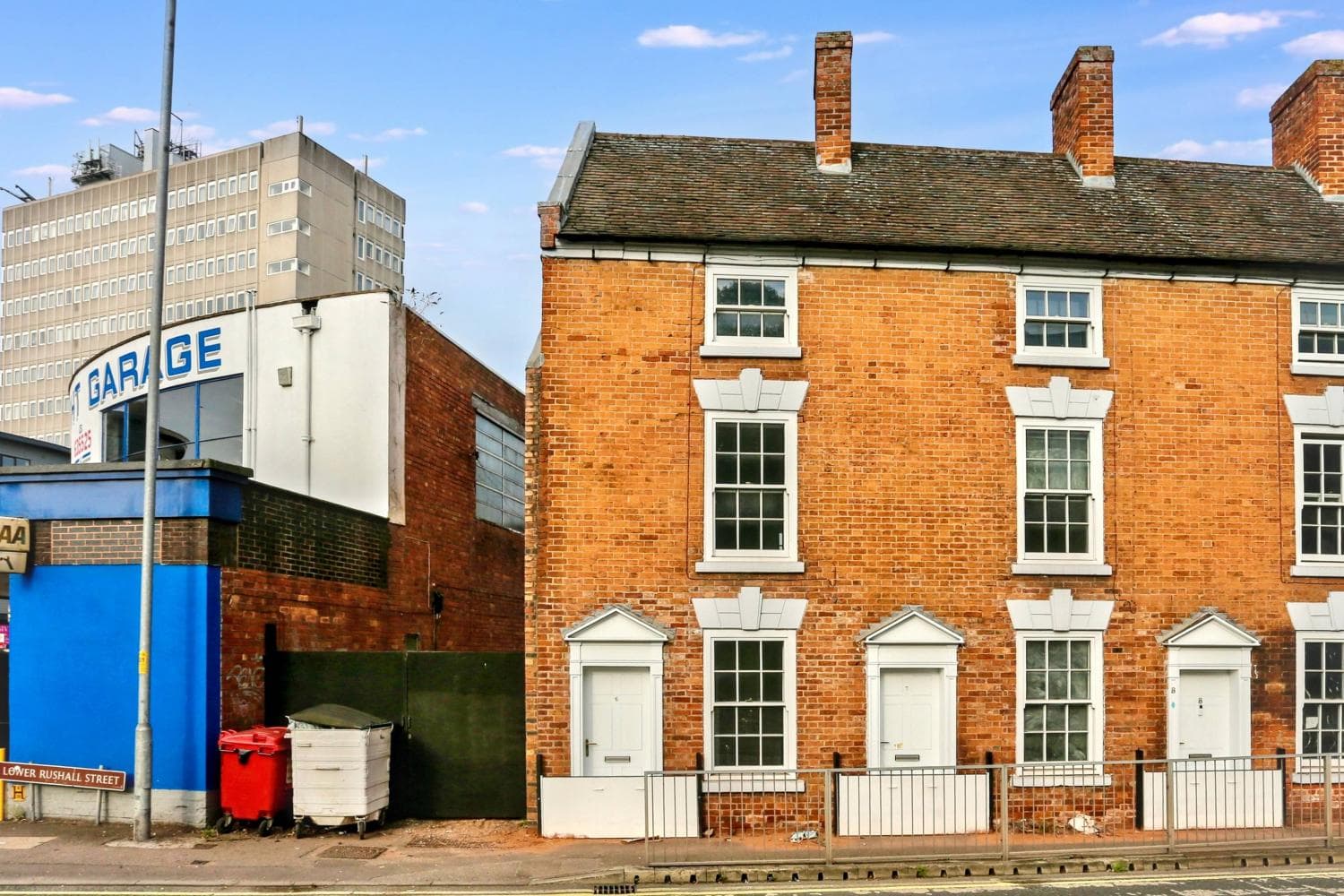 Four Bedroom End of Terrace House