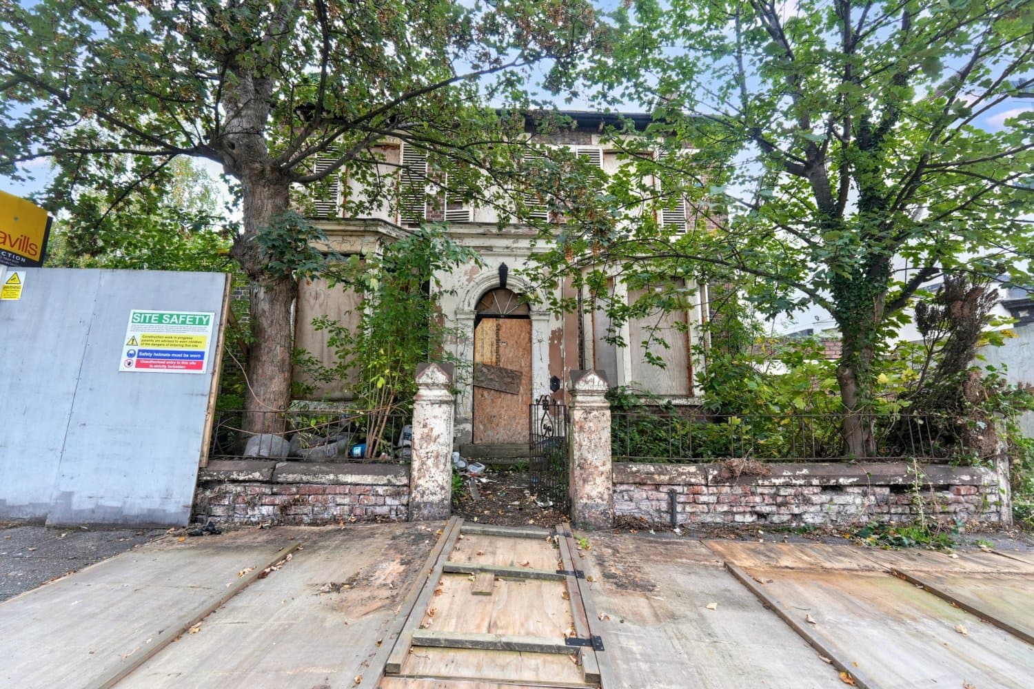 Five Bedroom Detached House in Need of Modernisation