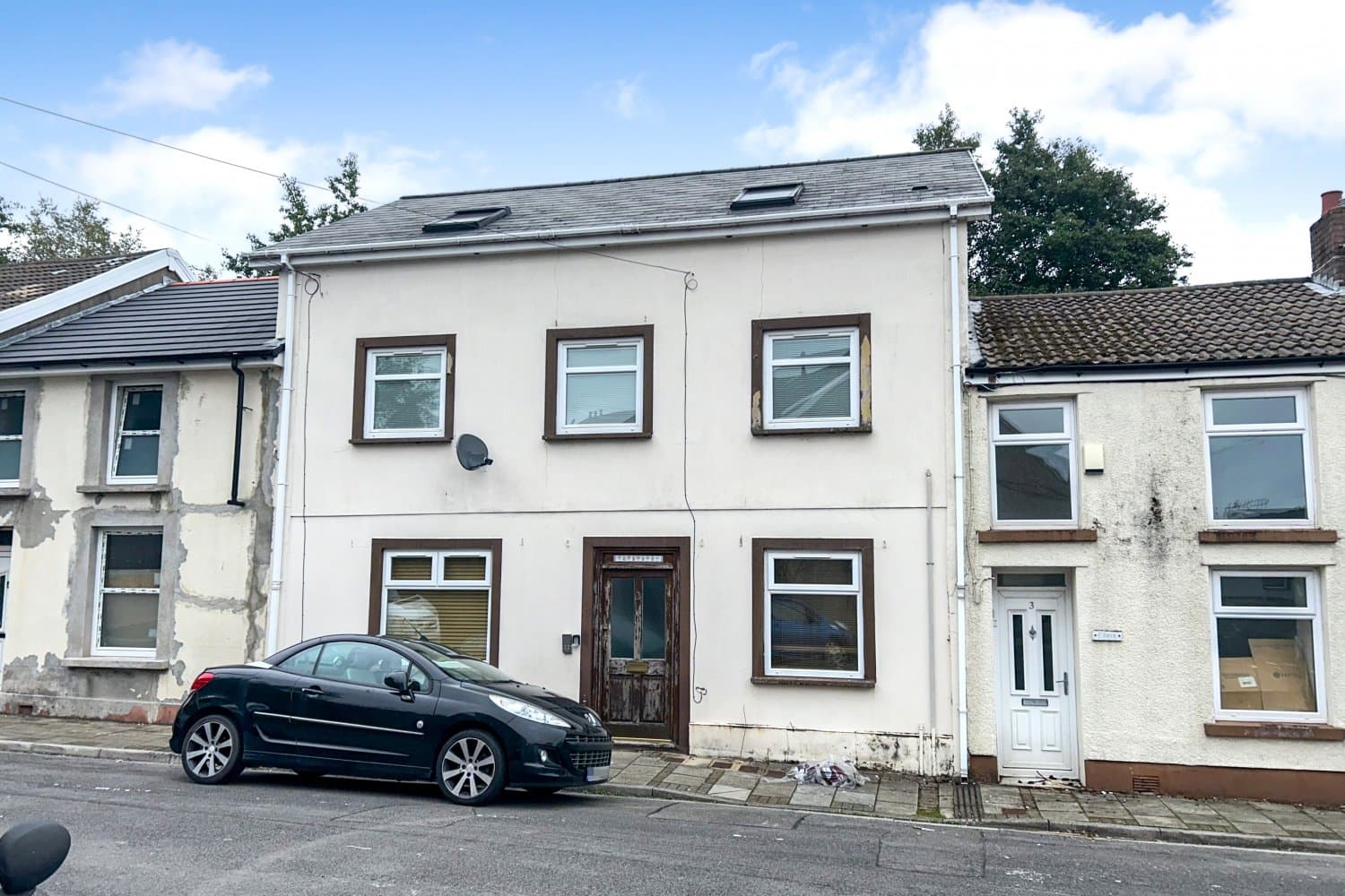 Freehold Terraced Building with Self-Contained Flats