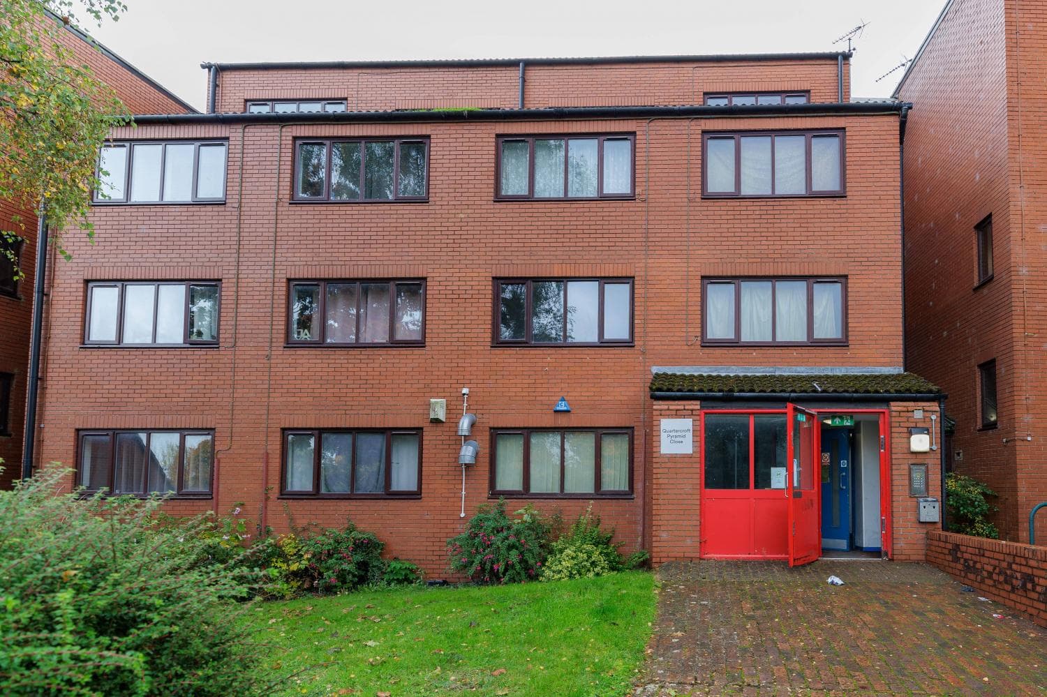 One Bedroom First Floor Flat in Need of Modernisation