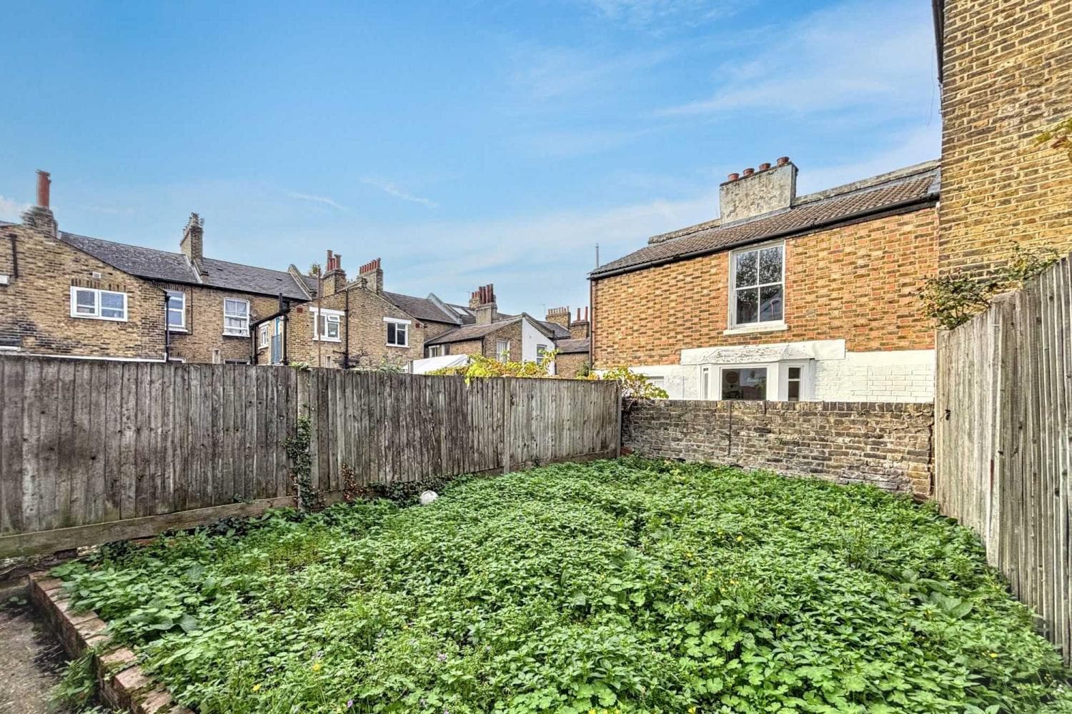 One Bedroom Ground Floor Flat with Rear Garden