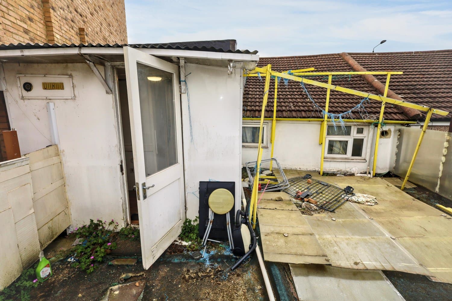 Freehold Mid Terrace Building