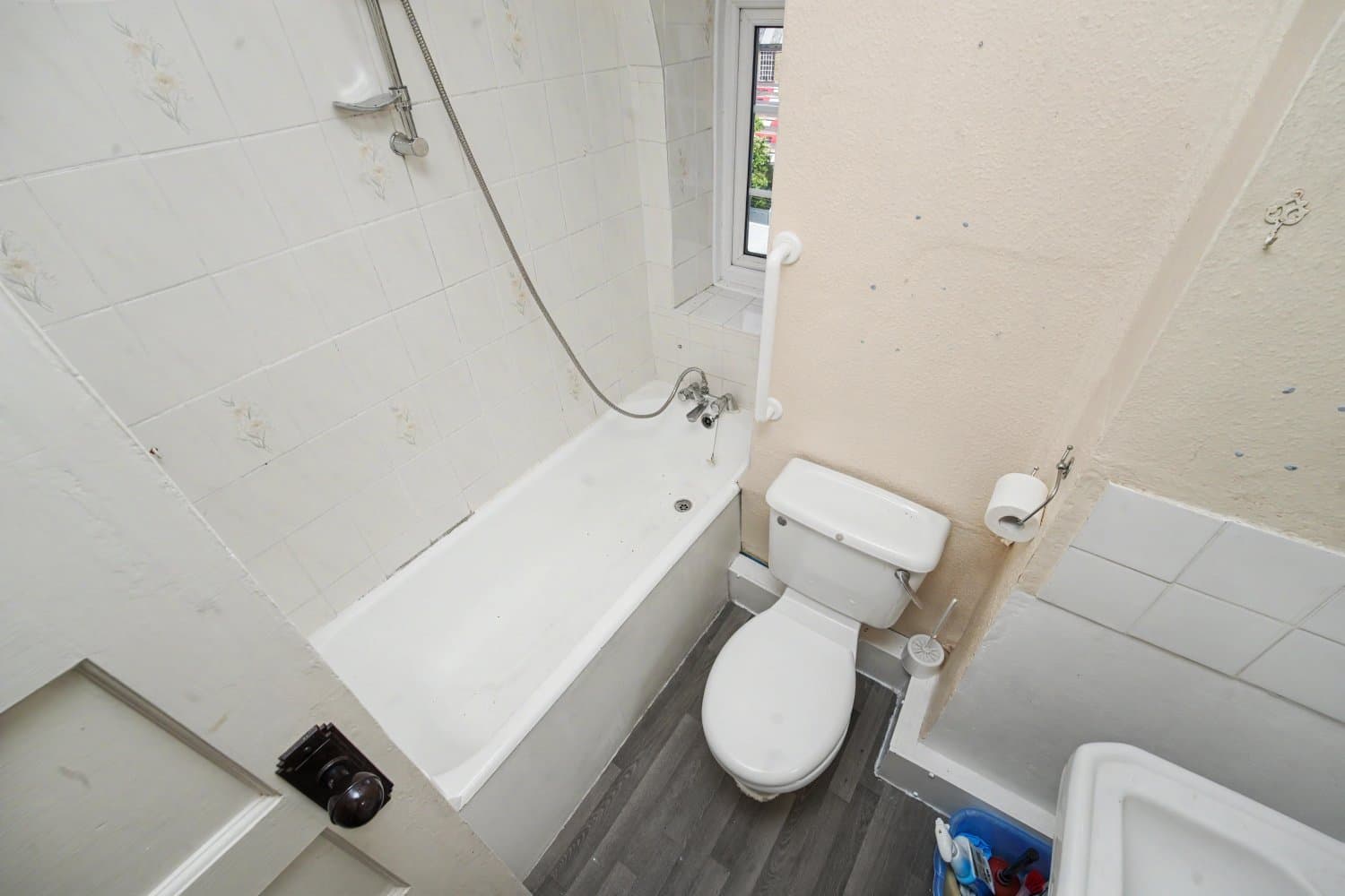 Two Bedroom Flat in Need of Modernisation