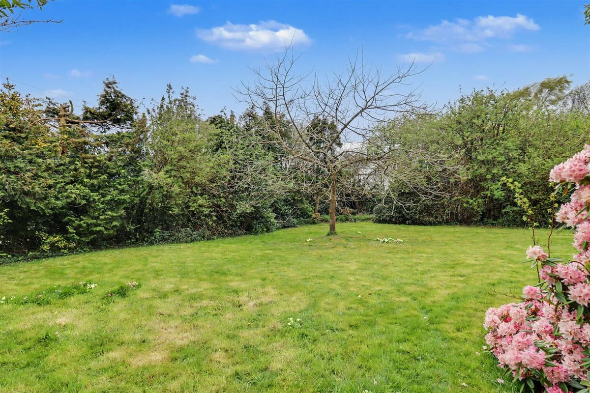 Extended Garden Land with Development Potential