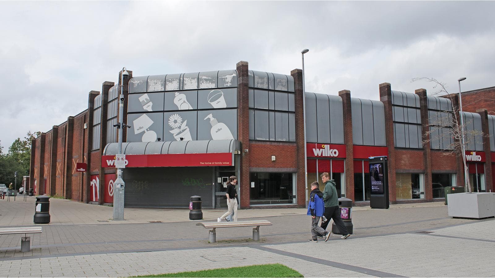 Substantial Town Centre Retail and Development Opportunity
