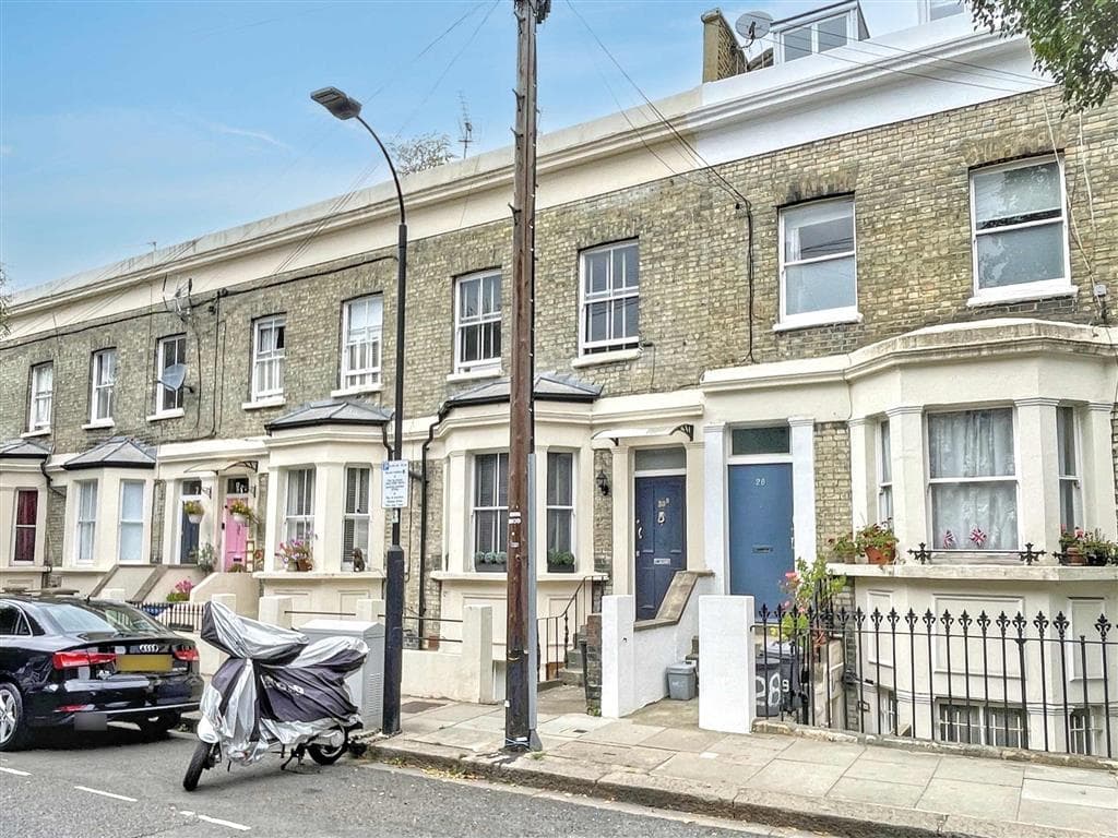 Long Leasehold Garden Flat Requiring Modernisation