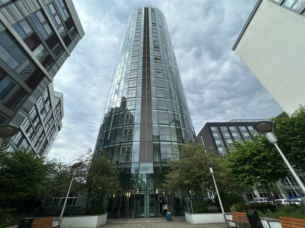 Leasehold Twenty First Floor Flat