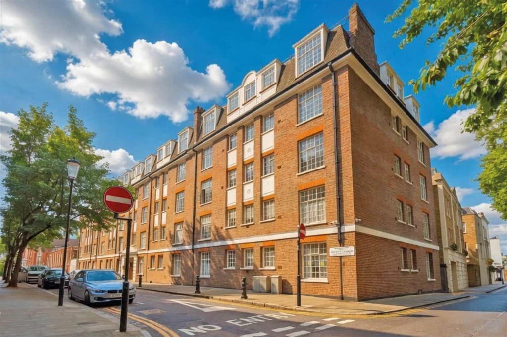 Leasehold Self-Contained 2nd Floor Flat