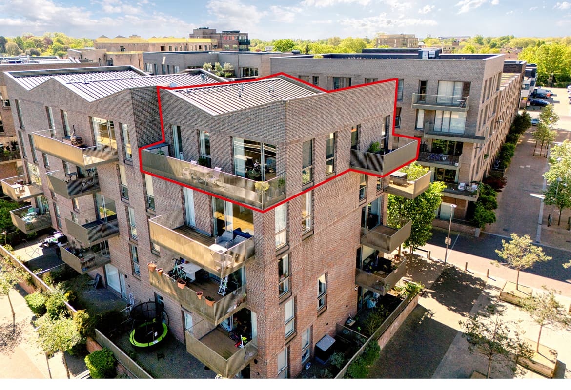 Vacant 3 Bed Penthouse Flat