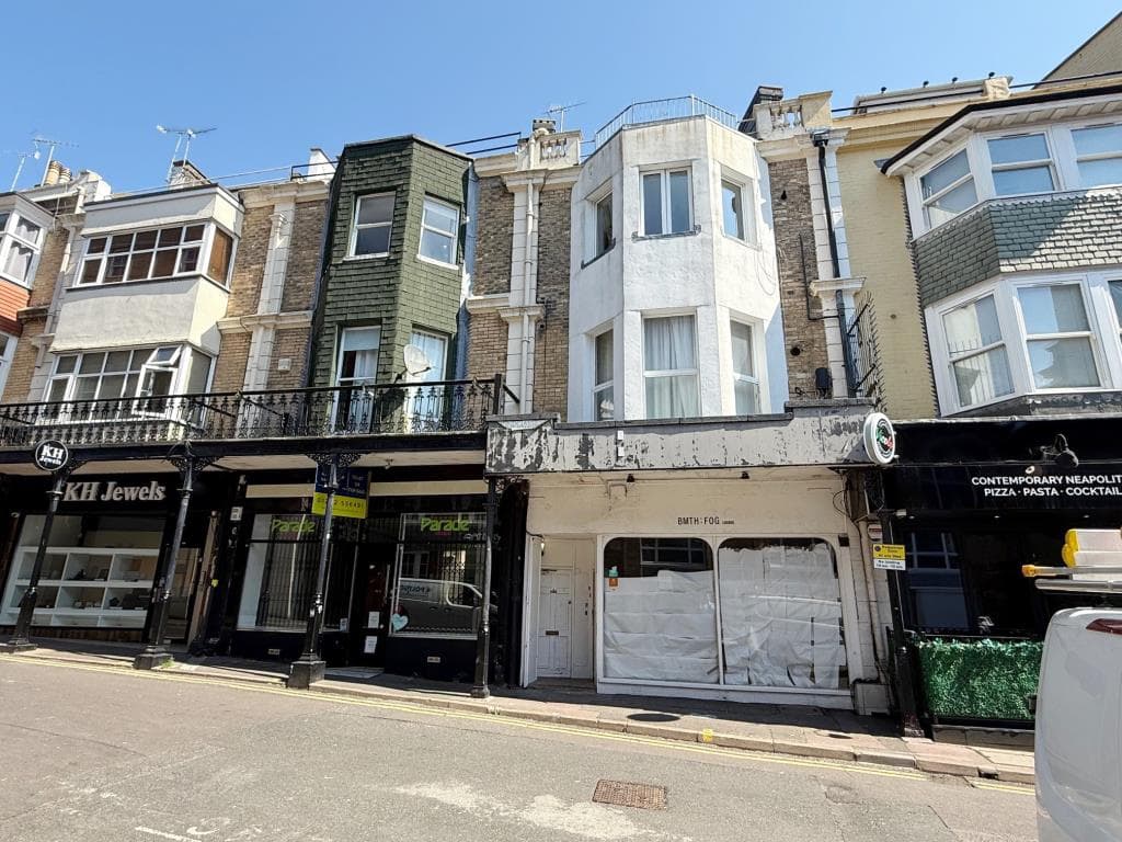 Lot 139 - Town Centre Flat For Investment Or Occupation