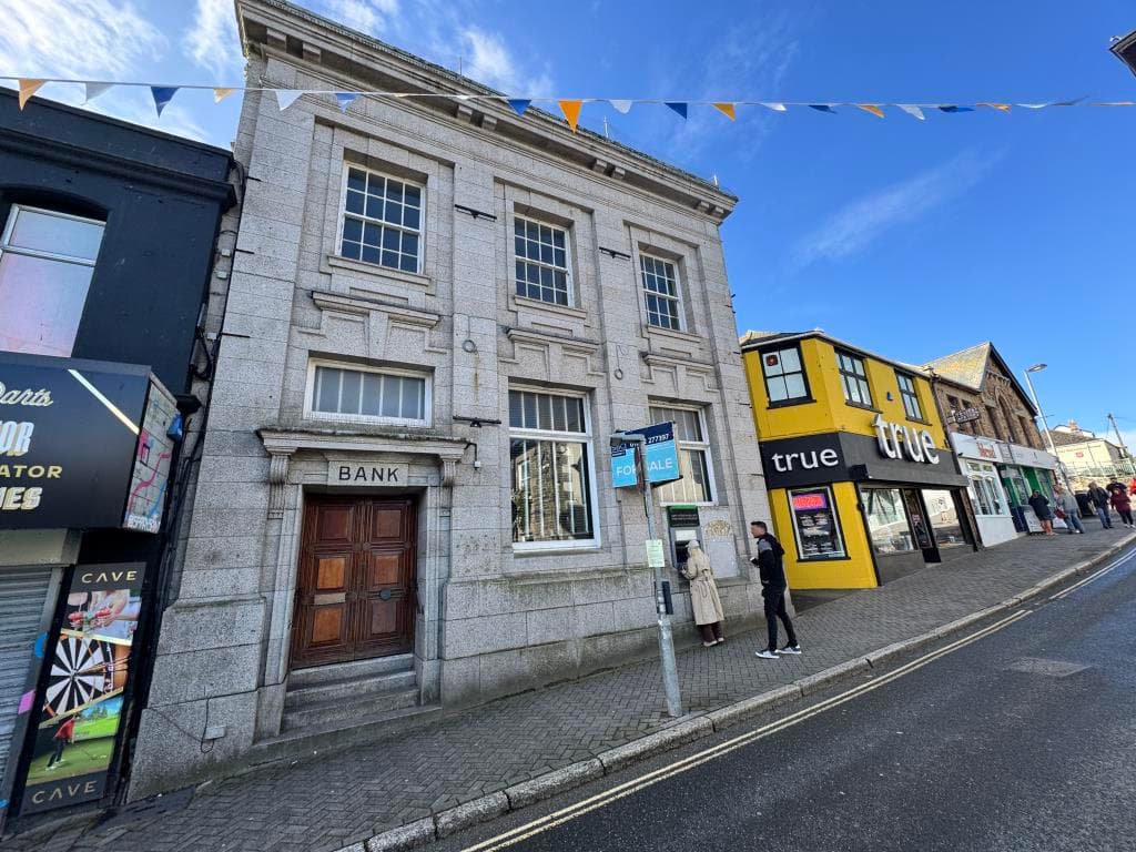 Bar In Central Newquay With Potential