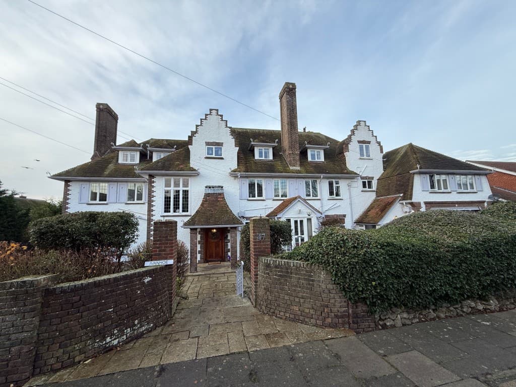 Newly Refurbished Two-Bedroom Flat In Coastal Location