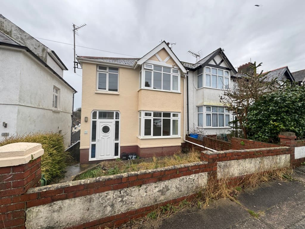 End-Terrace House For Occupation Or Investment