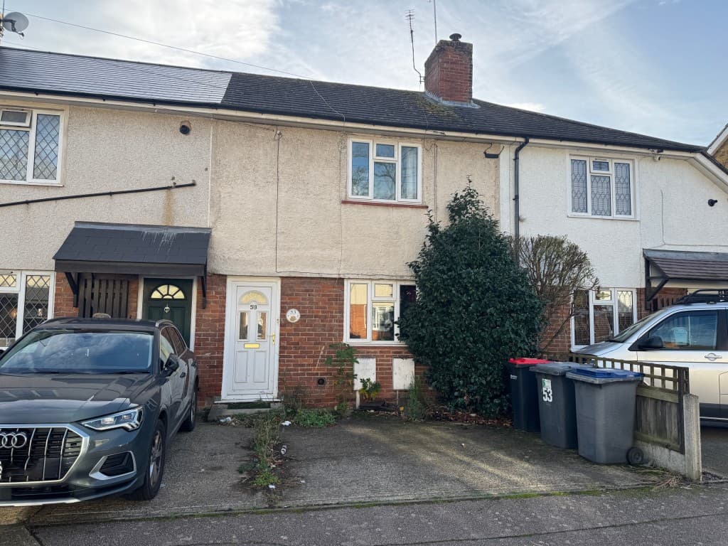 Two-Bedroom Terrace House In City Location