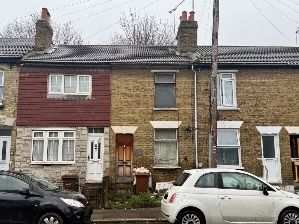 Mid-Terrace House For Refurbishment