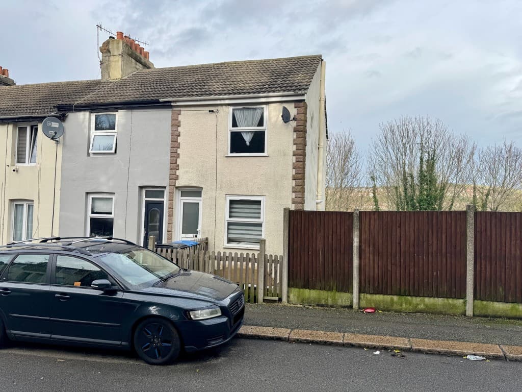 End-Terrace House For Improvement