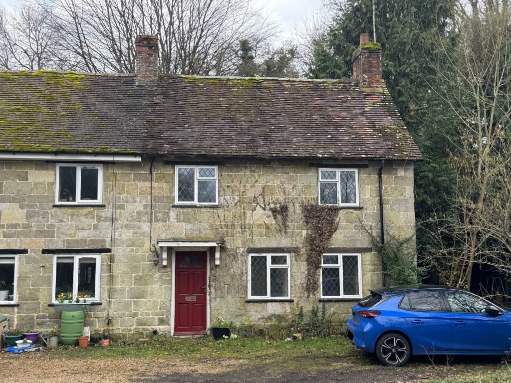 End-Terrace Cottage For Improvement