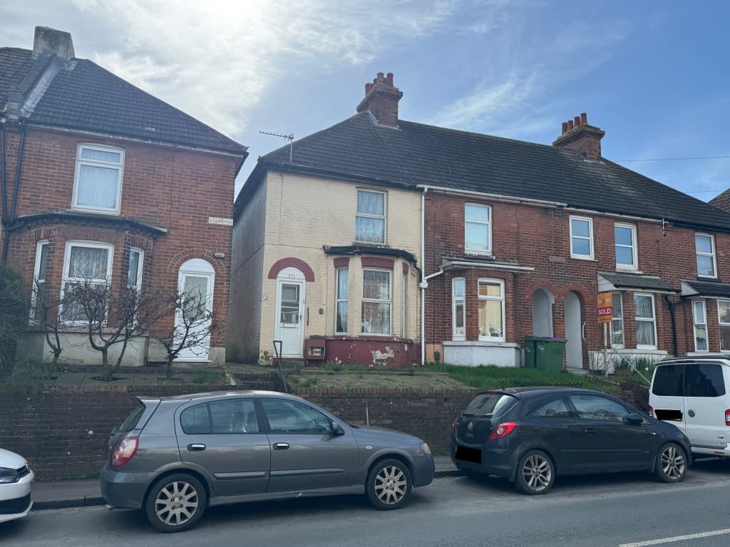 End-Terrace House For Refurbishment