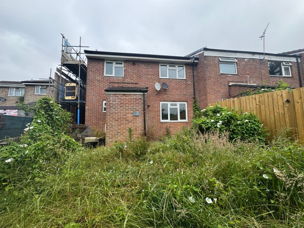 End-Terrace House For Improvement