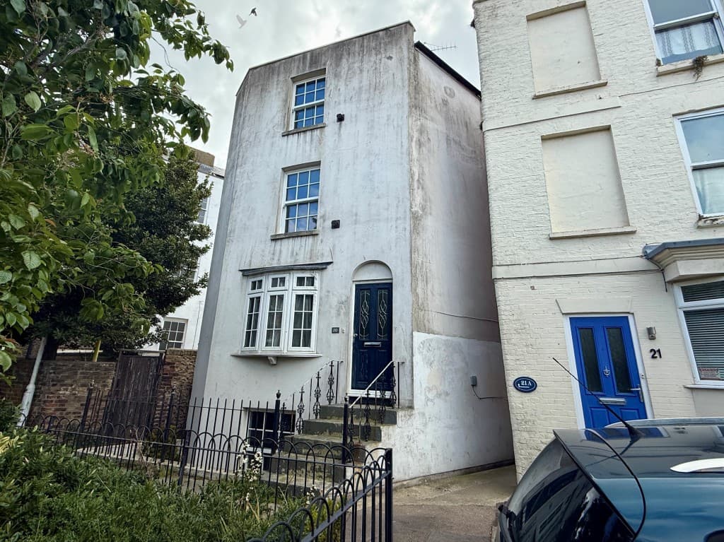 Three-Bedroom Detached House For Refurbishment