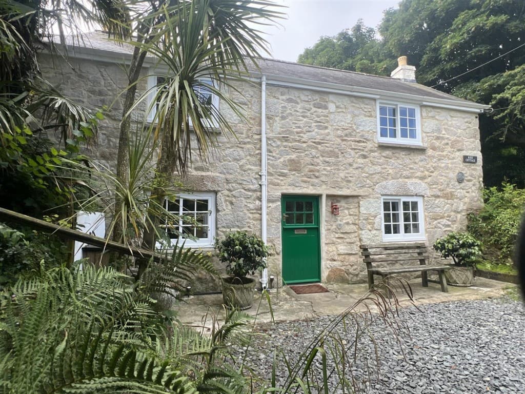 Well Presented Detached Two-Bedroom Characterful Cottage With Gardens And Parking