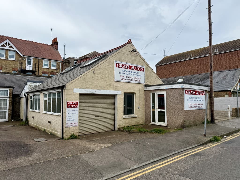 Garage With Living Accommodation And Lapsed Planning