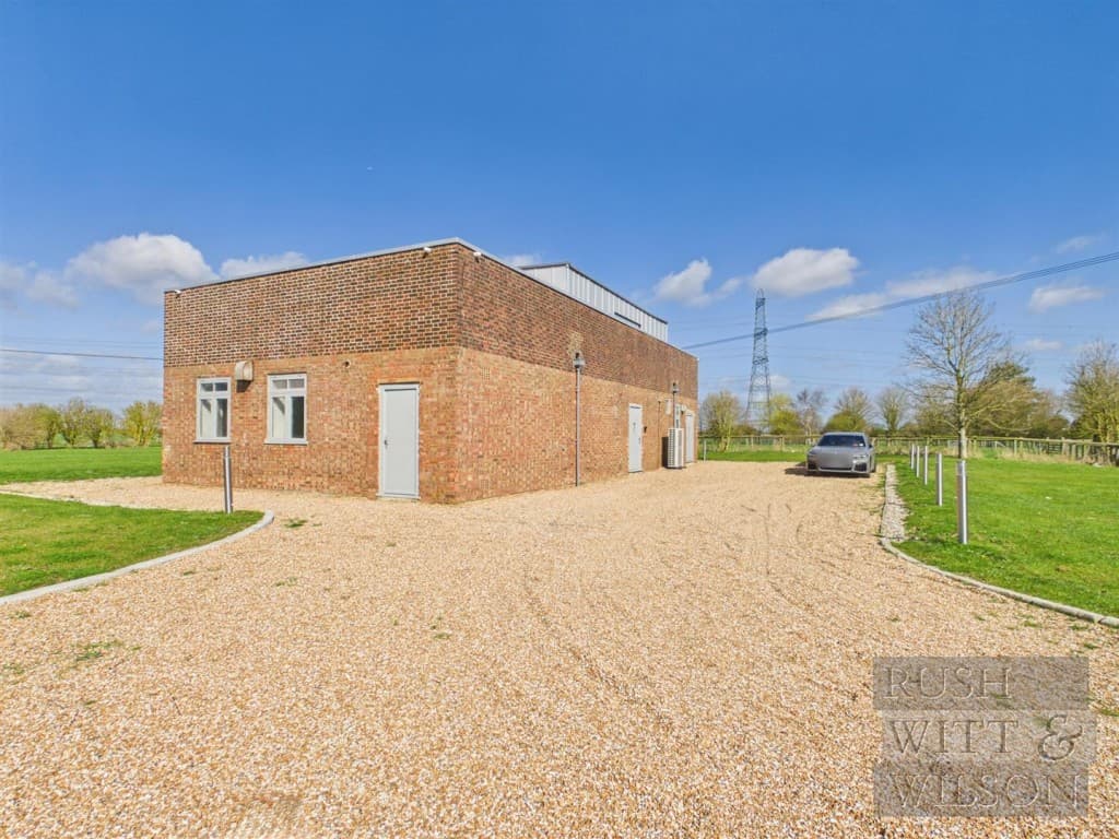 Well Presented Detached House