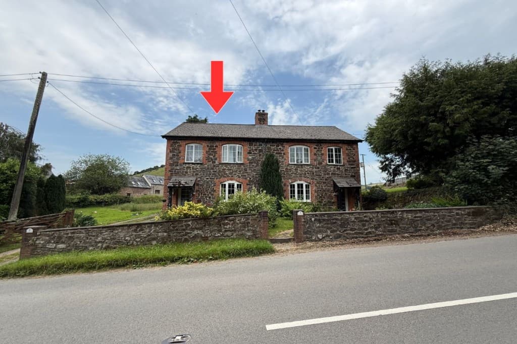 Three-Bedroom Cottage Situated Within Higher Grants Farm