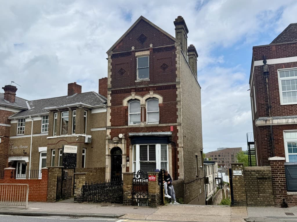 Business Centre For Investment With Lapsed Planning For 12 Flats