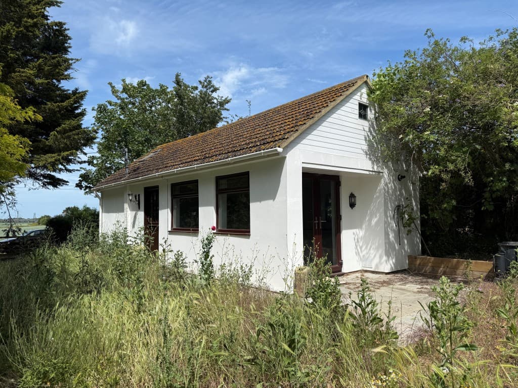 Detached Dwelling With Permission For Residential Use And Extension In Desirable Location